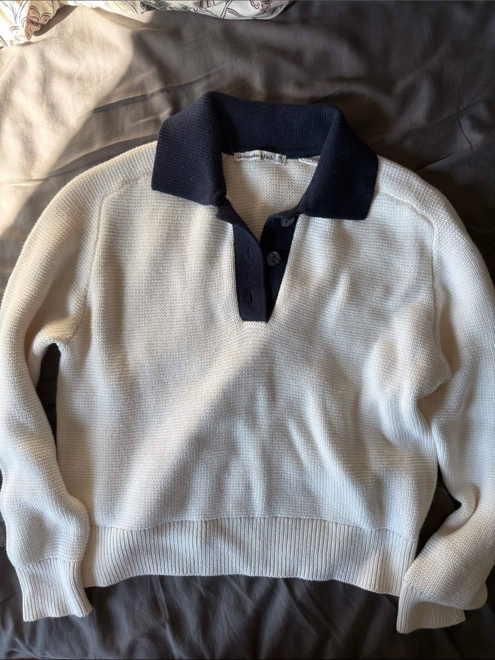 Abercrombie & Fitch White Sweater with Navy Collar